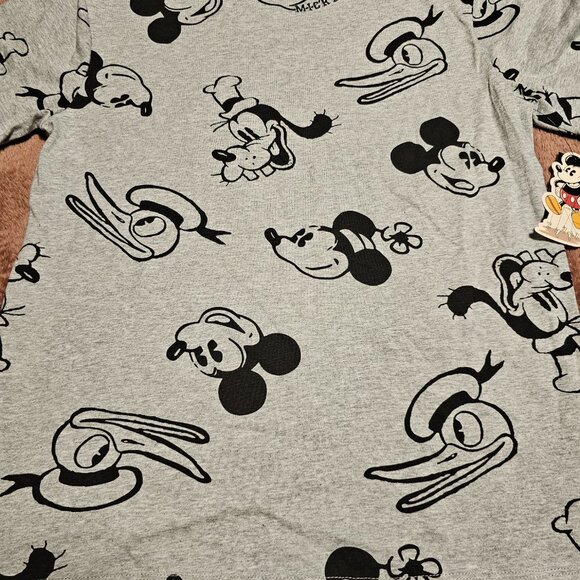 Disney x Macy's Exclusvie Edition Adult Unisex Mickey and Friends T-Shirt - Picture 7 of 9